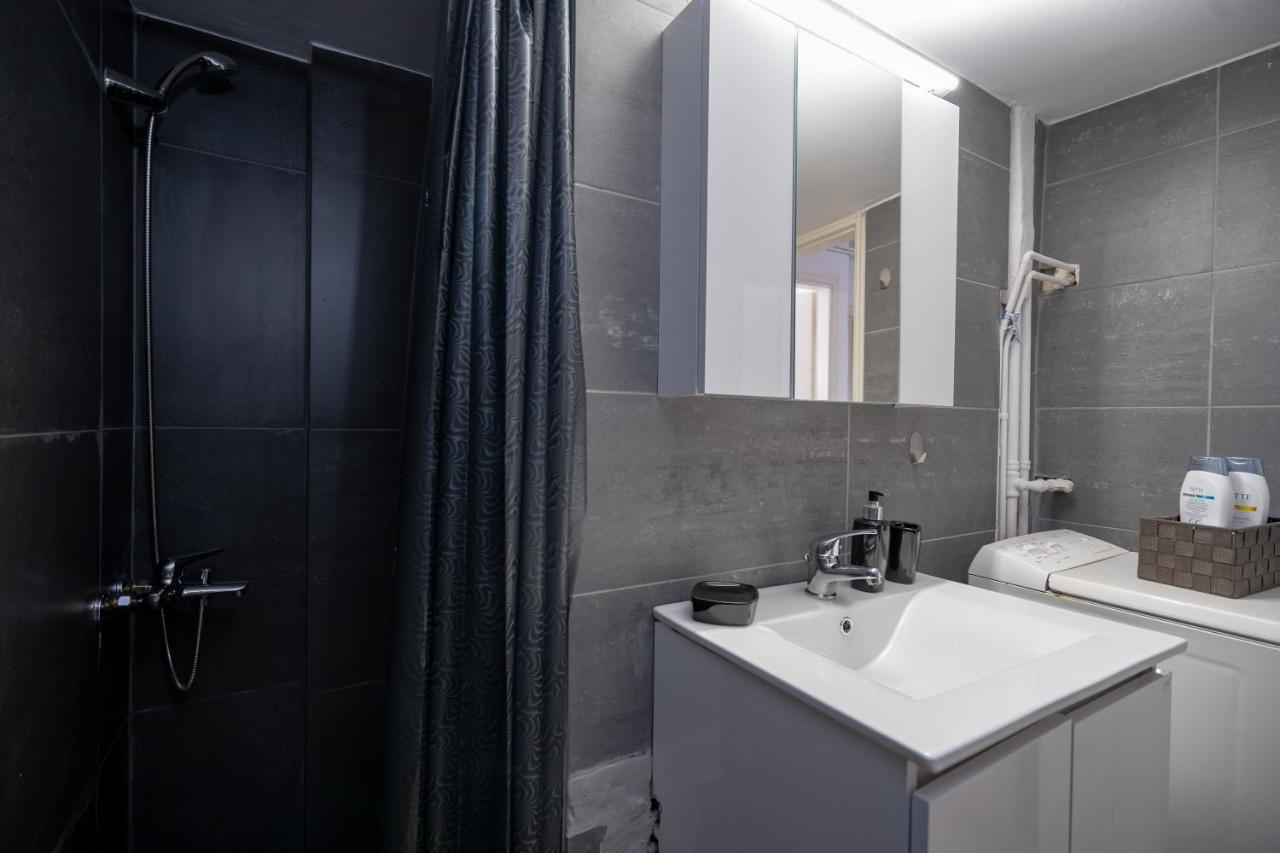 Dimotiko Theatro Metro St. 1 Bedroom 4 Pers. Flat Piräus Exterior foto