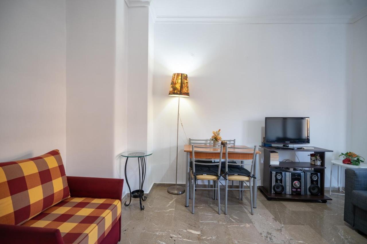 Dimotiko Theatro Metro St. 1 Bedroom 4 Pers. Flat Piräus Exterior foto
