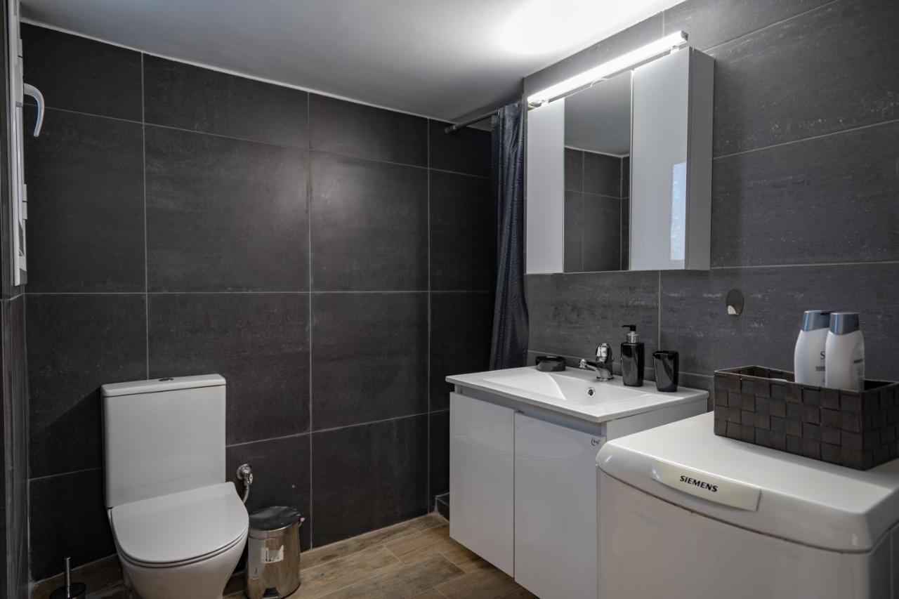 Dimotiko Theatro Metro St. 1 Bedroom 4 Pers. Flat Piräus Exterior foto