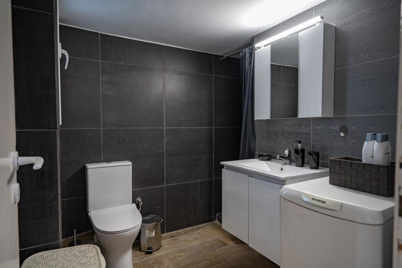 Dimotiko Theatro Metro St. 1 Bedroom 4 Pers. Flat Piräus Exterior foto