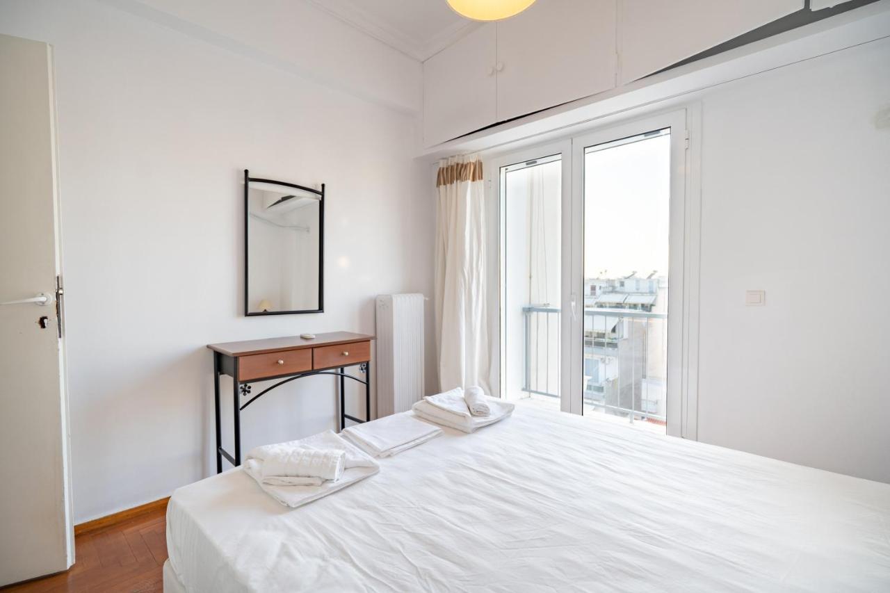 Dimotiko Theatro Metro St. 1 Bedroom 4 Pers. Flat Piräus Exterior foto